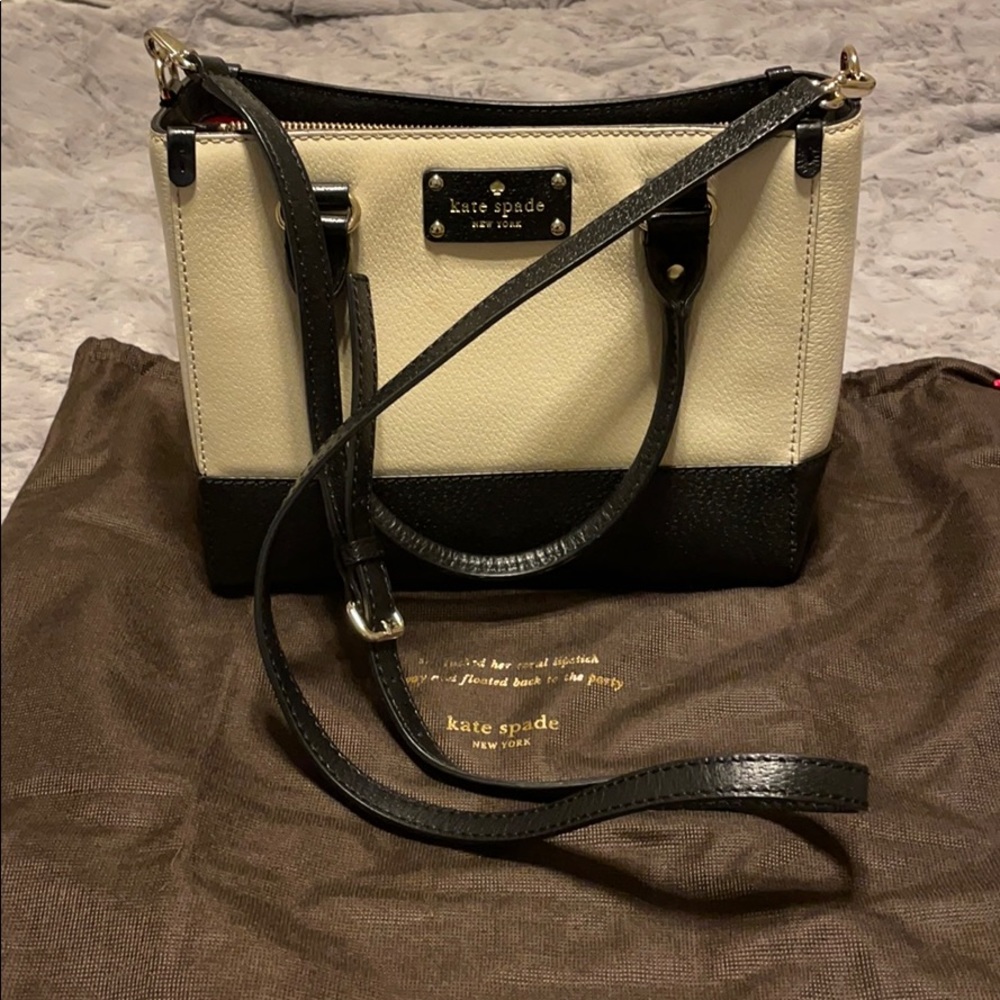 Cream & black Kate Spade bag with crossbody strap